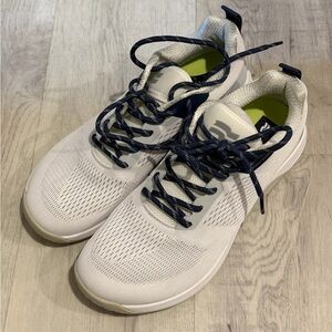 Strike Mvmnt Haze Trainer sz 10 white and navy